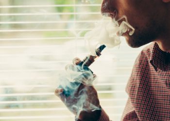 Especialistas alertan sobre los efectos de los vapes en la salud, especialmente en jóvenes
