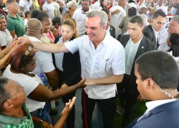 Gobierno entregará nuevos techados deportivos escolares en Santo Domingo