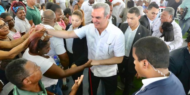 Gobierno entregará nuevos techados deportivos escolares en Santo Domingo