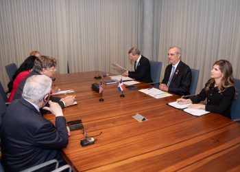 Abinader fortalece agenda diplomática con reuniones de alto nivel en Costa Rica
