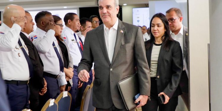 Abinader supervisa avances del Plan de Seguridad Ciudadana en reunión de alto nivel