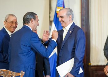 Abinader y FINJUS sellan alianza para fortalecer la institucionalidad y la seguridad jurídica del país