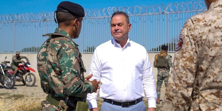 Agricultura intensifica vigilancia en la frontera para proteger producción nacional