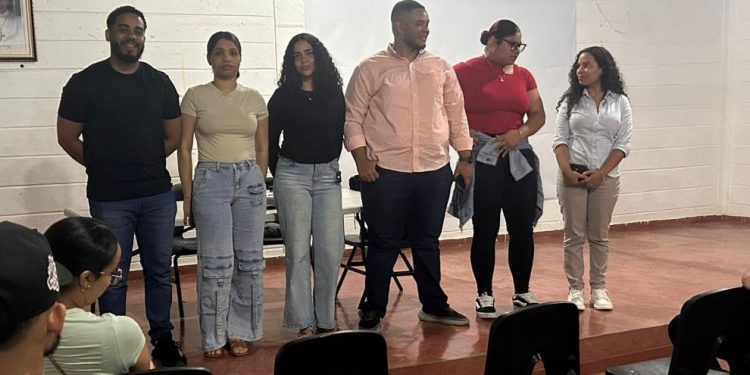 Estudiantes recuperan su asociación: Ansel Estévez Jr. asume presidencia de AEUSAJOMA