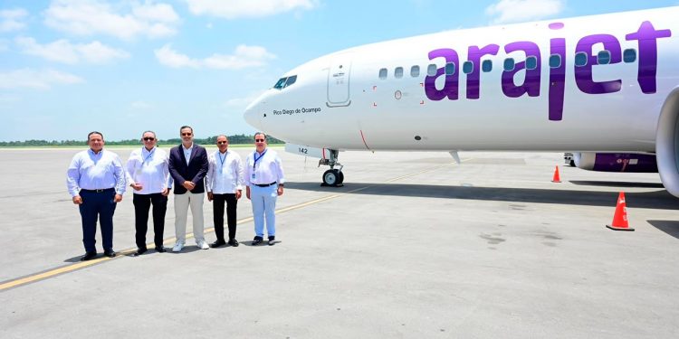 Arajet dedica nueva aeronave a Santiago y anuncia vuelos desde el Cibao para 2027