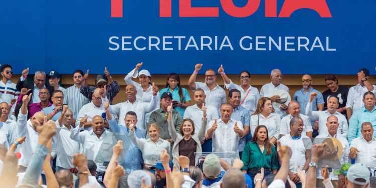 Carolina Mejía fortalece apoyo del PRM en el Este durante multitudinario encuentro en La Romana