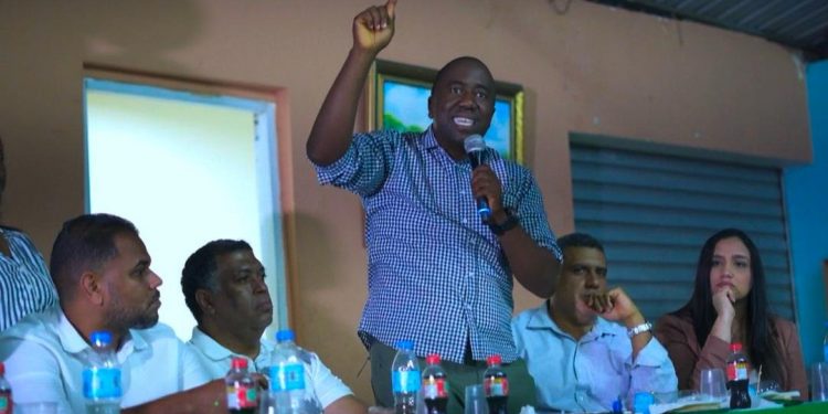 Comunidades de La Otra Banda denuncian abandono tras asamblea de Fuerza del Pueblo