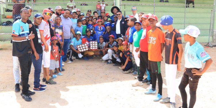 DCNB inspecciona estadio en Padre Las Casas y proyecta mejoras para el béisbol local