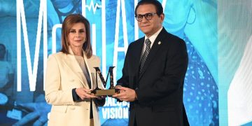 Daniel Rivera es reconocido por su trayectoria médica durante MediTalk Summit 2026