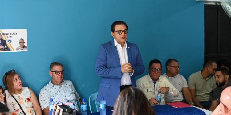 Daniel Rivera escucha necesidades de Jánico en jornada de consultas municipales