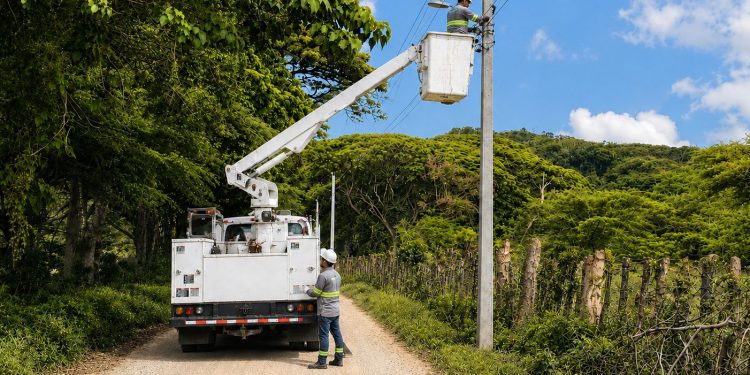 EDENORTE fortalece redes eléctricas en Rancho Manuel con inversión de casi RD$3 millones