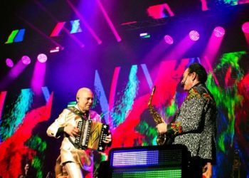 El Prodigio conquista al público en concierto de Los Tigres del Norte en Santo Domingo