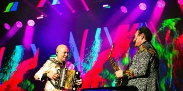 El Prodigio conquista al público en concierto de Los Tigres del Norte en Santo Domingo