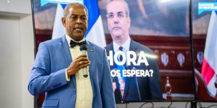 Federico Reynoso llama a fortalecer la participación ciudadana tras culminar ciclo de charlas sobre democracia