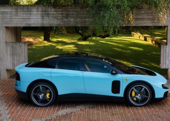 Ferrari enfrenta críticas tras presentar su primer vehículo totalmente eléctrico