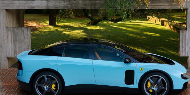 Ferrari enfrenta críticas tras presentar su primer vehículo totalmente eléctrico