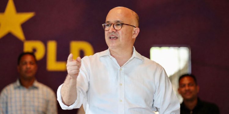 Domínguez Brito advierte sobre gasto clientelar y llama a priorizar la inversión productiva