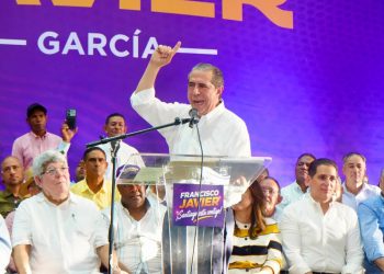 Francisco Javier exhibe fuerza política en Santiago con masiva juramentación de equipos