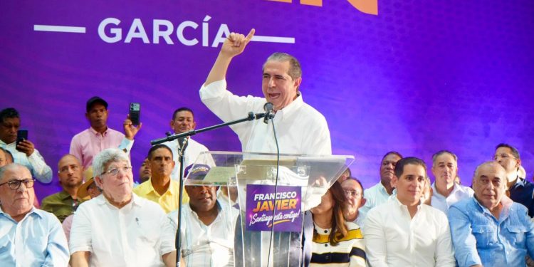 Francisco Javier exhibe fuerza política en Santiago con masiva juramentación de equipos