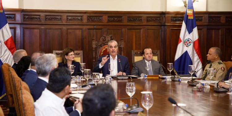 Gobierno adopta plan de austeridad para mitigar efectos de crisis internacional en la economía dominicana