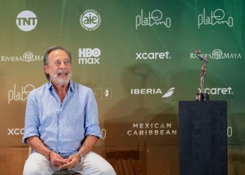 Guillermo Francella celebra reconocimiento a su trayectoria en Premios PLATINO 2026