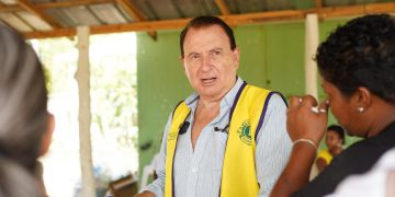 Michel Brukirer y Club de Leones llevan ayuda social a familias vulnerables de Puerto Plata