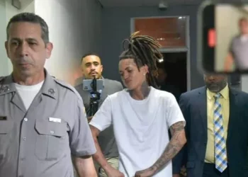 Onguito Wa queda libre tras ser absuelto de cargos por intento de homicidio