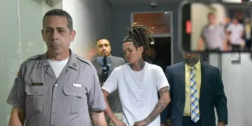 Onguito Wa queda libre tras ser absuelto de cargos por intento de homicidio