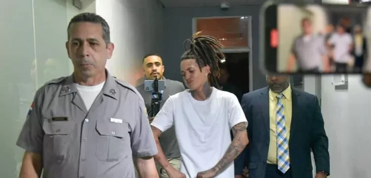 Onguito Wa queda libre tras ser absuelto de cargos por intento de homicidio