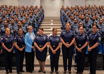 Policía Nacional fortalece liderazgo femenino con jornada formativa para más de mil aspirantes