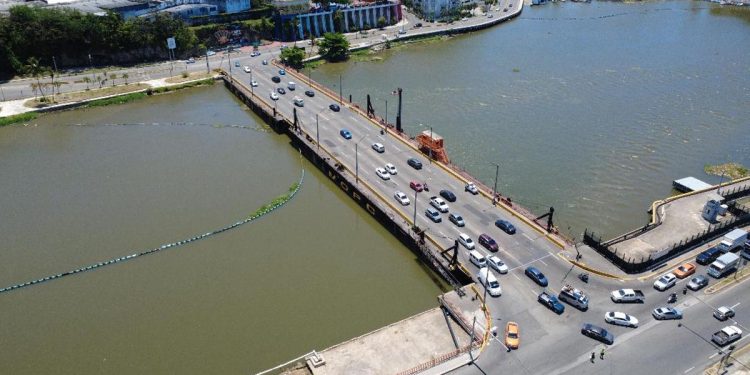 Puente Flotante será cerrado temporalmente este sábado por paso de embarcación