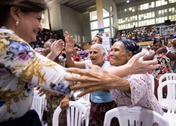 Raquel Peña encabeza multitudinaria jornada “Madres que Sostienen” en Barahona
