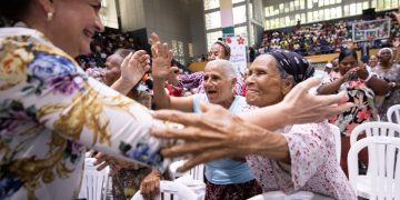 Raquel Peña encabeza multitudinaria jornada “Madres que Sostienen” en Barahona