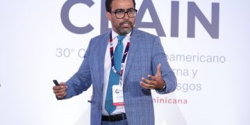 Experto advierte que crisis global obliga a la banca a fortalecer gestión de riesgos