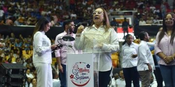 Rosa Santos demuestra fuerza organizativa en exitosa jornada “Madres que Sostienen” en Santiago