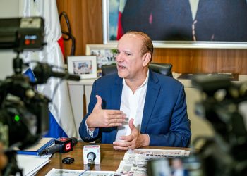 Ulises Rodríguez advierte que Santiago opera como una ciudad de más de un millón de personas