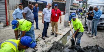 Ulises Rodríguez encabeza operativo de limpieza y llama a cuidar los espacios públicos en Santiago