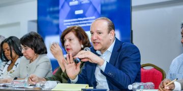 Ulises Rodríguez impulsa mesas comunitarias para acelerar soluciones en Santiago