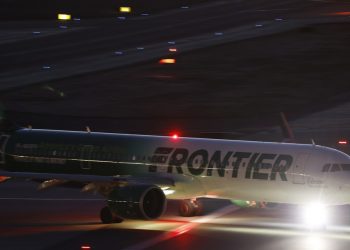 Impactante audio revela tragedia en aeropuerto de Denver tras atropello de un avión