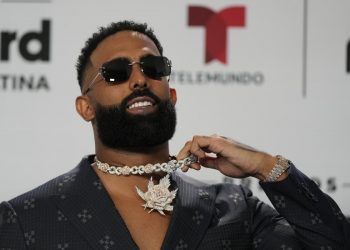 Eladio Carrión asegura que ya no quiere promover música que glorifique “cosas malas”