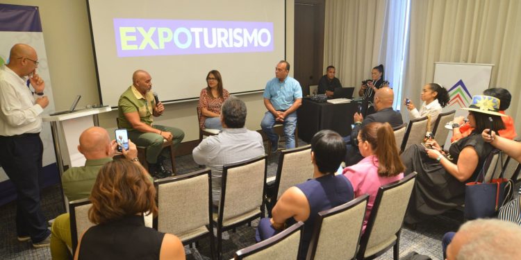 ADOMPRETUR impulsa la innovación y la formación periodística durante Expoturismo 2026