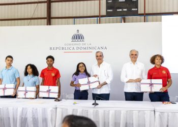 Abinader anuncia plan para fortalecer la infraestructura escolar y el desarrollo educativo en Independencia