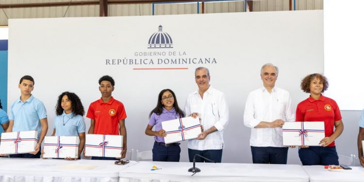 Abinader anuncia plan para fortalecer la infraestructura escolar y el desarrollo educativo en Independencia