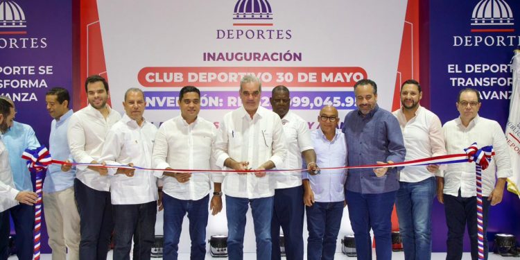 Abinader entrega el techado del Club 30 de Mayo y salda una espera de cinco décadas