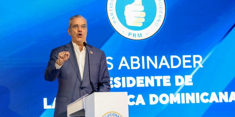Abinader exhorta al PRM a fortalecer la unidad y mantener cercanía con la población