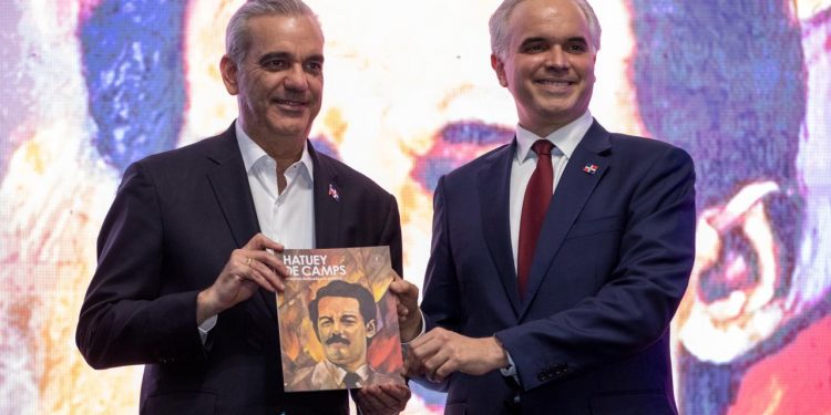 Abinader honra el legado democrático de Hatuey De Camps en acto conmemorativo