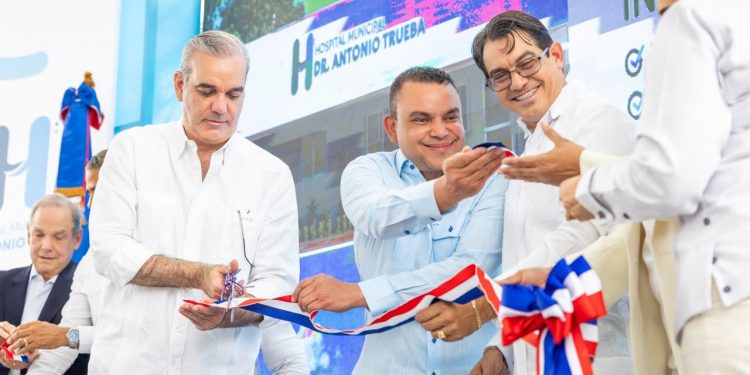 Abinader impulsa salud, educación y movilidad con importantes avances en Santiago
