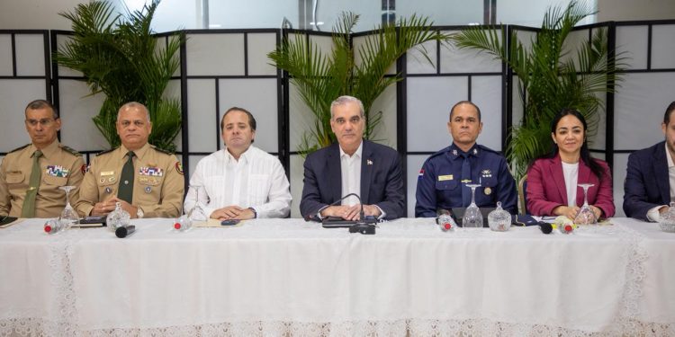 Abinader lidera nueva evaluación del Plan de Seguridad Ciudadana junto a autoridades nacionales
