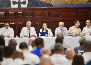 Abinader pasa balance a proyectos de Santiago junto a líderes comunitarios