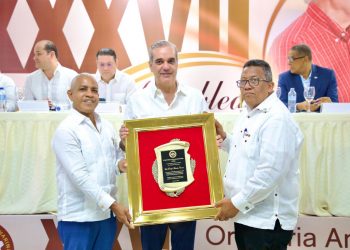 Abinader reafirma respaldo a industriales de la harina para garantizar estabilidad en el precio del pan